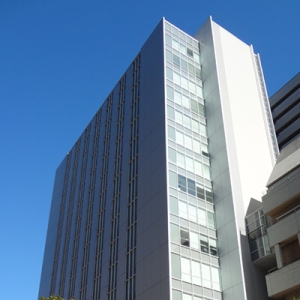 东京医科大学医院西新宿校区 教育研究楼
